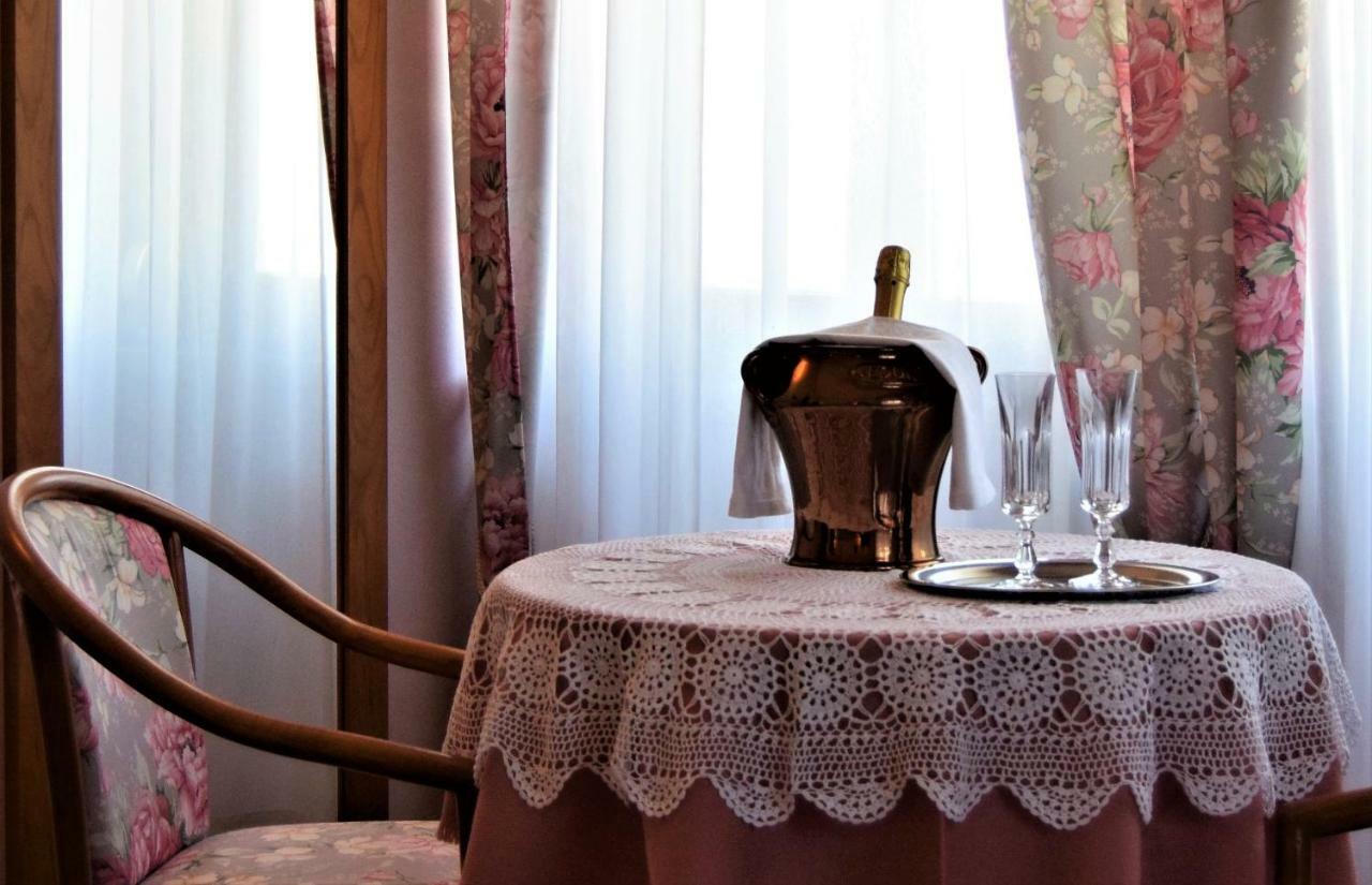 Villa Torre - Atmosfera Romantica Brenzone sul Garda Dış mekan fotoğraf